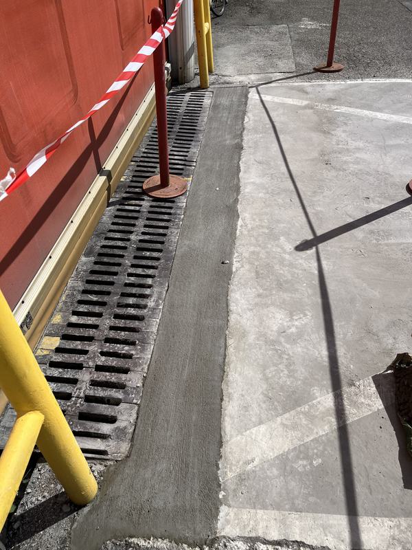 Caniveau et dalle béton