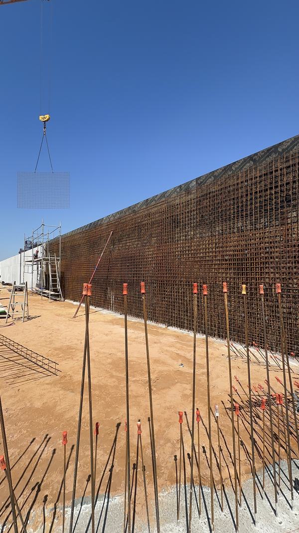 Ferraillage vertical d'un mur de soutènement